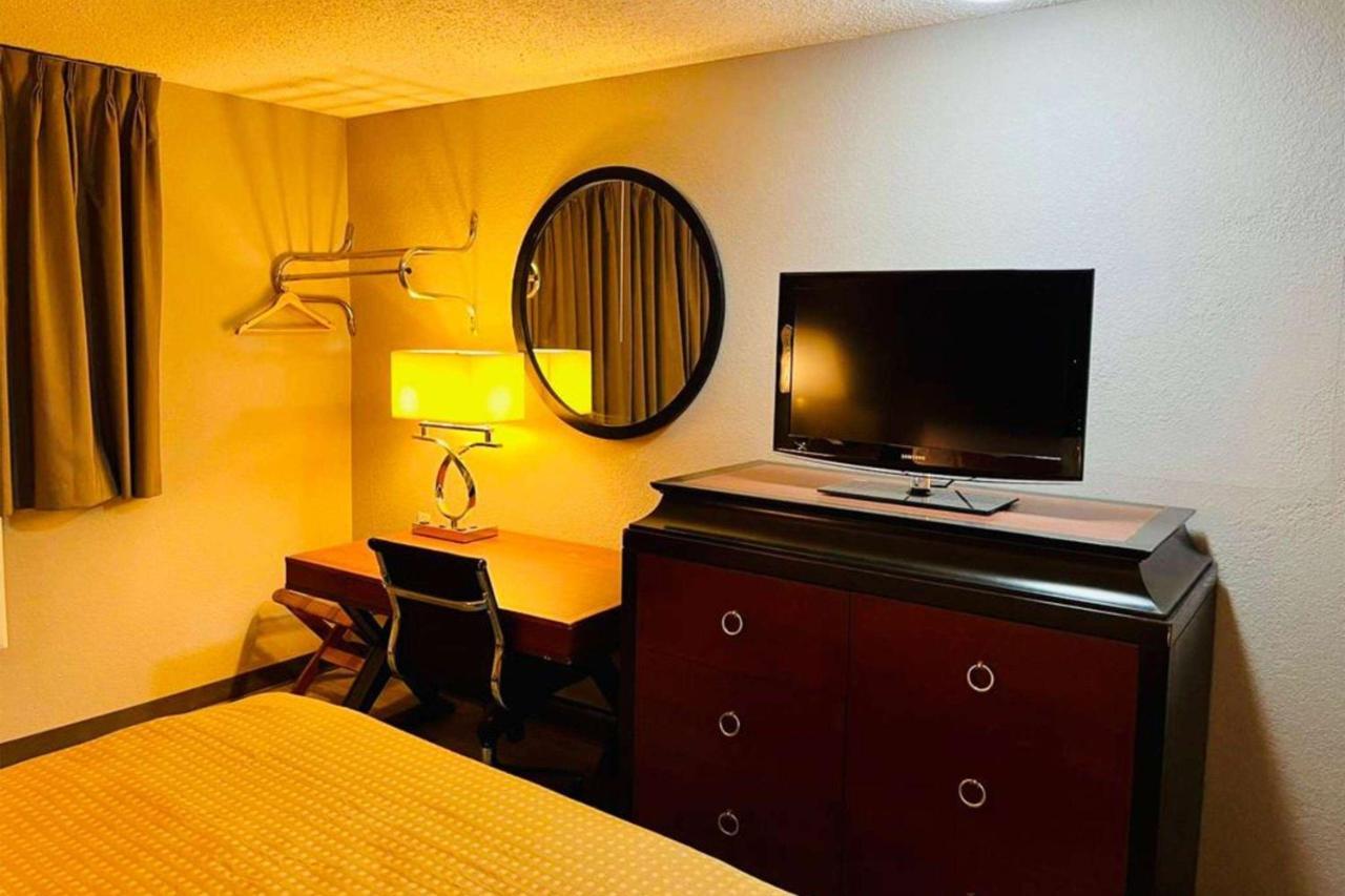 Hotel Super 8 By Wyndham Benton Harbor St Joseph Esterno foto
